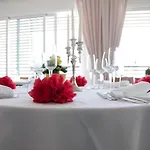 Kiss Beachfront & Restaurant Hotel