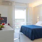 Kiss Beachfront & Restaurant