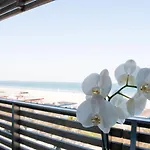Kiss Beachfront & Restaurant
