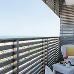 Hotel Kiss Beachfront & Restaurant