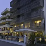 Kiss Beachfront & Restaurant