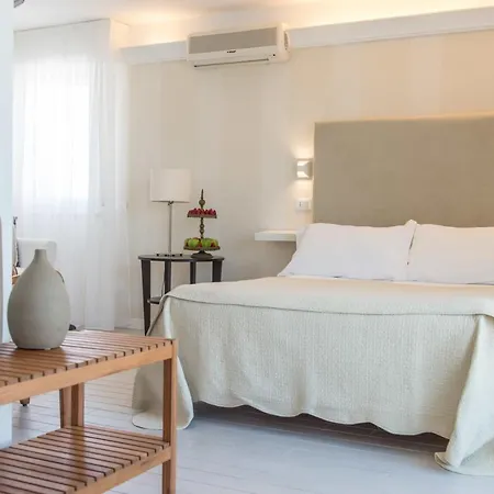 Hotel Kiss Beachfront & Restaurant 3*