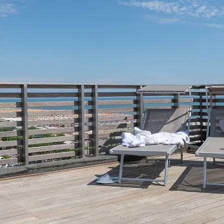 Kiss Beachfront & Restaurant 3*