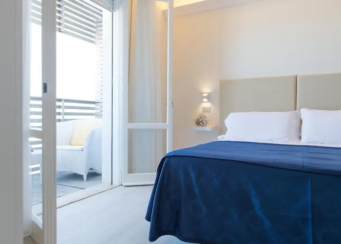 Hotel Kiss Beachfront Hotel&restaurant