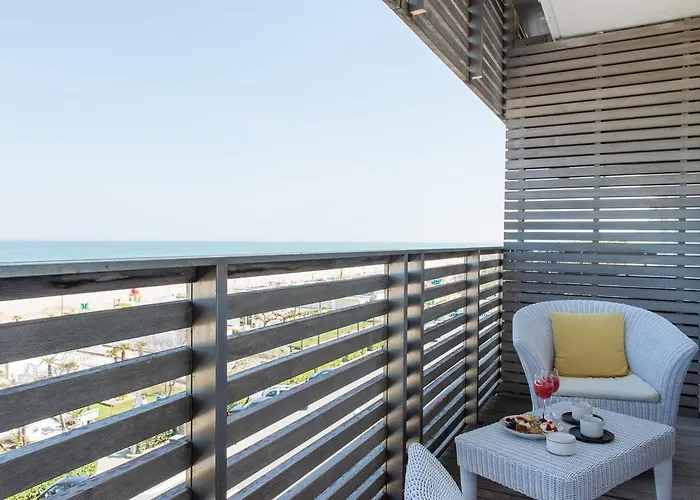 Hotel Kiss Beachfront Hotel&restaurant