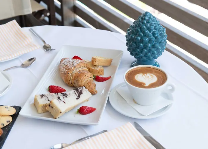 Hotel Kiss Beachfront Hotel&restaurant