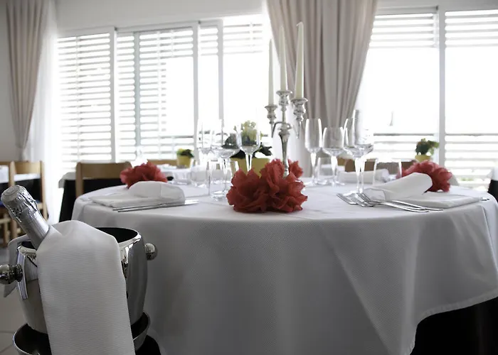 Hotel Kiss Beachfront Hotel&restaurant