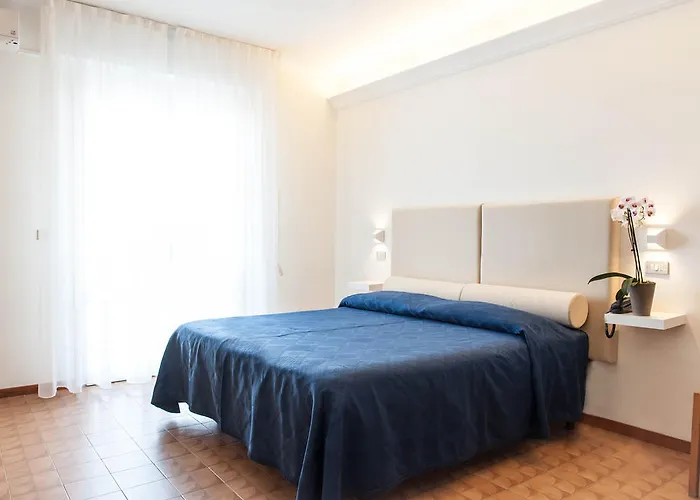 酒店 Kiss Beachfront & Restaurant