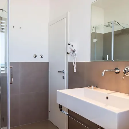 호텔 Kiss Beachfront & Restaurant