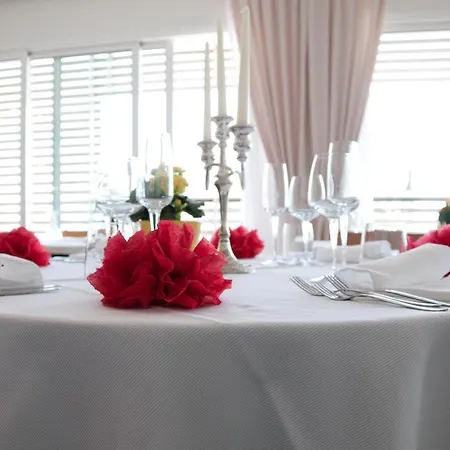 Kiss Beachfront & Restaurant 호텔