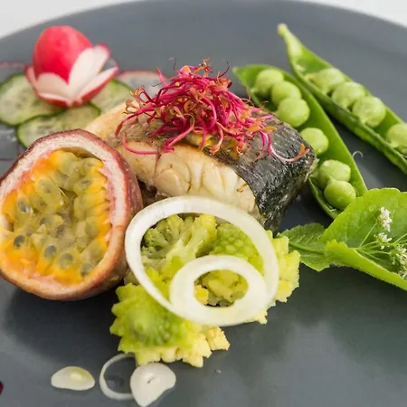 Kiss Beachfront & Restaurant 3* تّشيرفييا