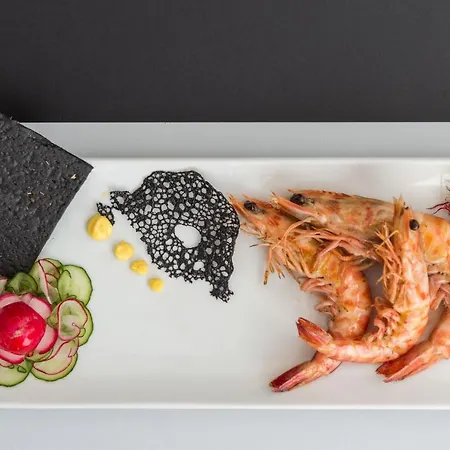 Kiss Beachfront & Restaurant 3* 체르비아