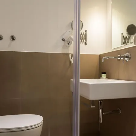 Kiss Beachfront & Restaurant 호텔 3*