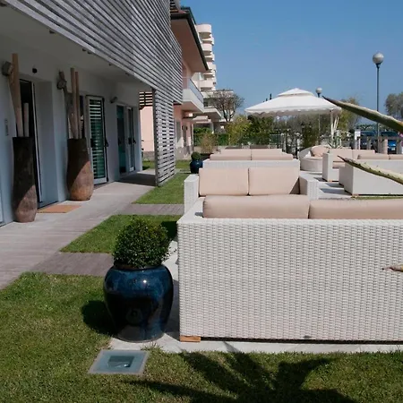 호텔 Kiss Beachfront & Restaurant 체르비아