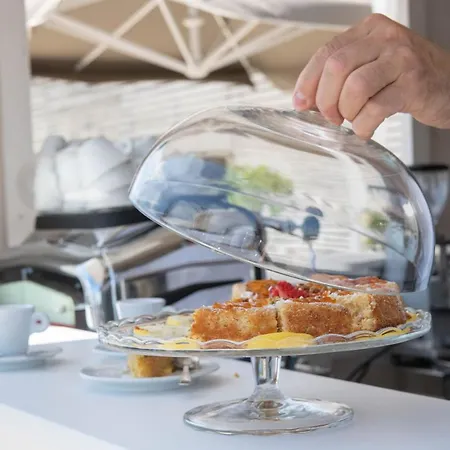 Hotel Kiss Beachfront & Restaurant Cervia