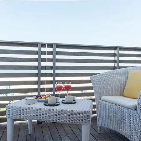 Kiss Beachfront & Restaurant