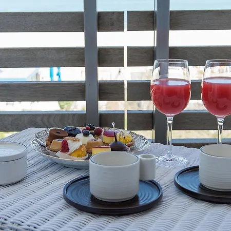 Kiss Beachfront & Restaurant تّشيرفييا