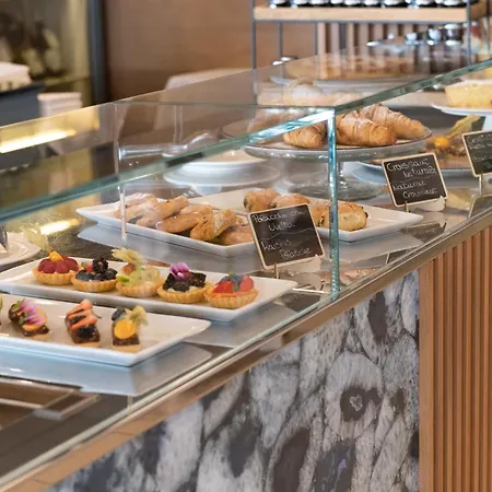 Kiss Beachfront & Restaurant