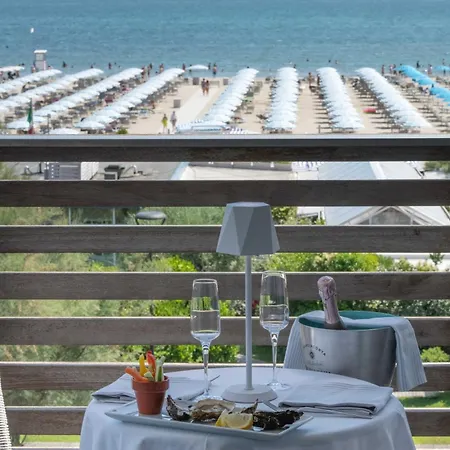 Kiss Beachfront & Restaurant Hotel Cervia