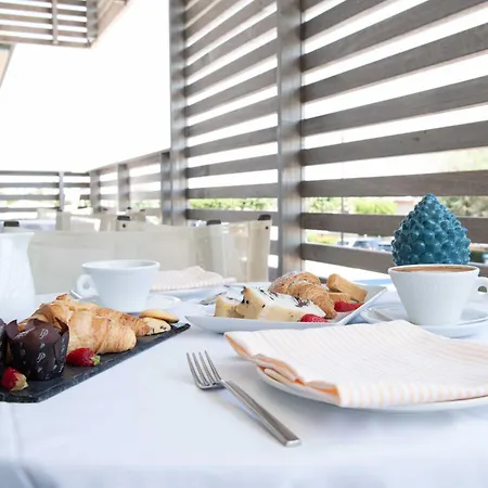 Kiss Beachfront & Restaurant 3*