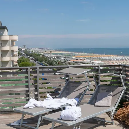 Kiss Beachfront & Restaurant
