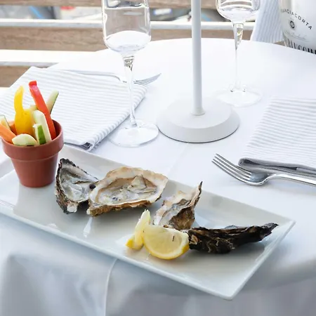 Hotel Kiss Beachfront & Restaurant