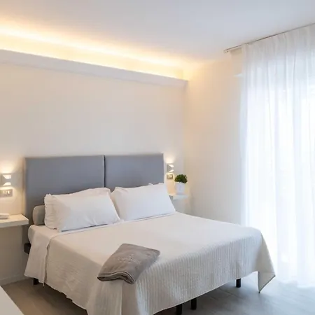 Kiss Beachfront & Restaurant Hotel 3*