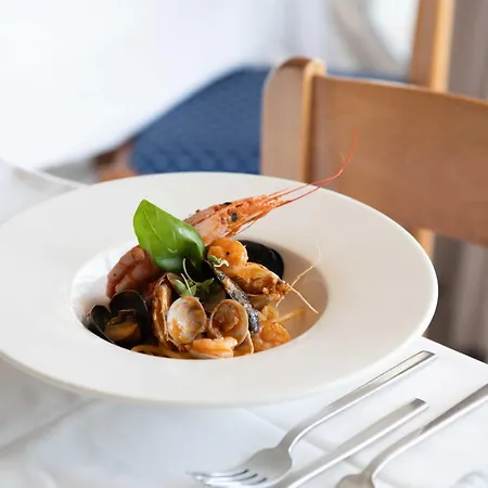 Hotel Kiss Beachfront & Restaurant Cervia