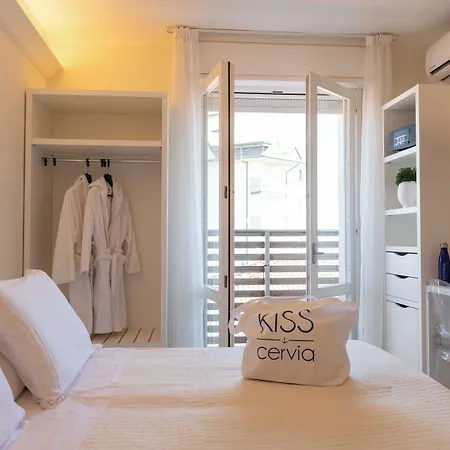 Hotel Kiss Beachfront & Restaurant 3*