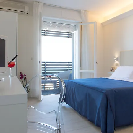 Kiss Beachfront & Restaurant Hotell Cervia