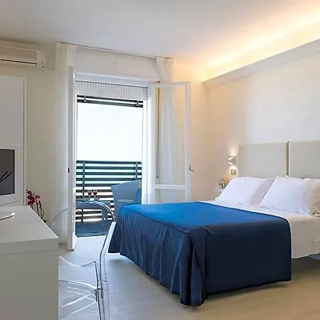 Kiss Beachfront & Restaurant Ξενοδοχείο Τσέρβια