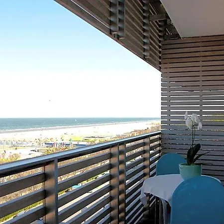 Kiss Beachfront & Restaurant Hotel 3*