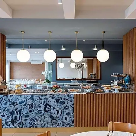 Kiss Beachfront & Restaurant Ξενοδοχείο 3*
