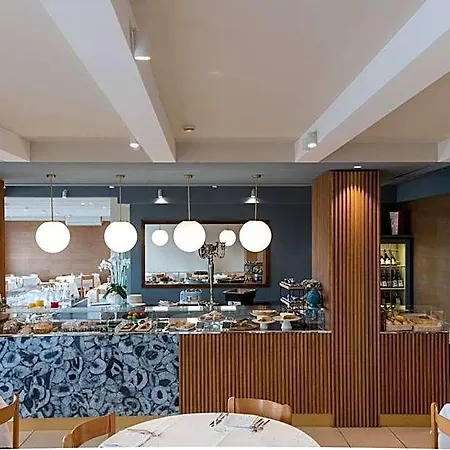 Kiss Beachfront & Restaurant Ξενοδοχείο