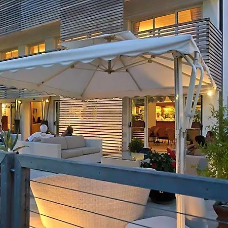 Hotell Kiss Beachfront & Restaurant 3*