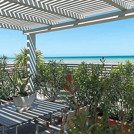 Kiss Beachfront & Restaurant 3*