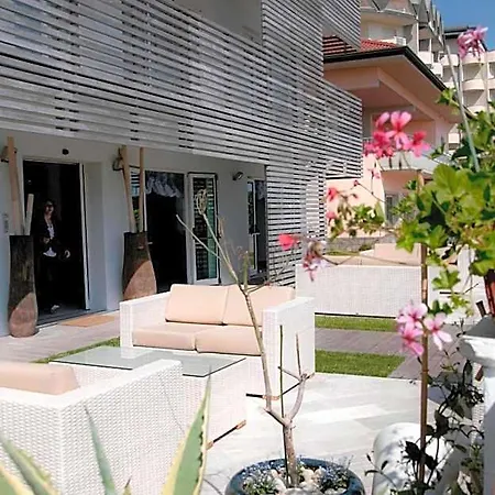 Kiss Beachfront & Restaurant Hotel Cervia