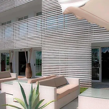 Hotel Kiss Beachfront & Restaurant 3*