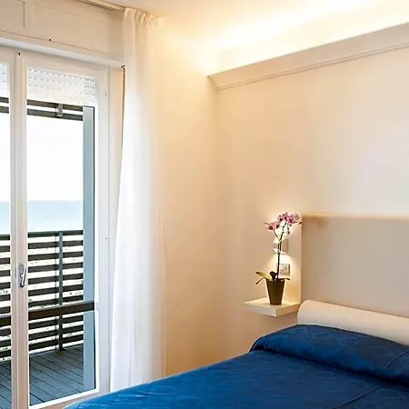 Kiss Beachfront & Restaurant Hotell 3*