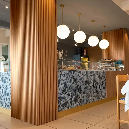 Kiss Beachfront & Restaurant Hotell Cervia