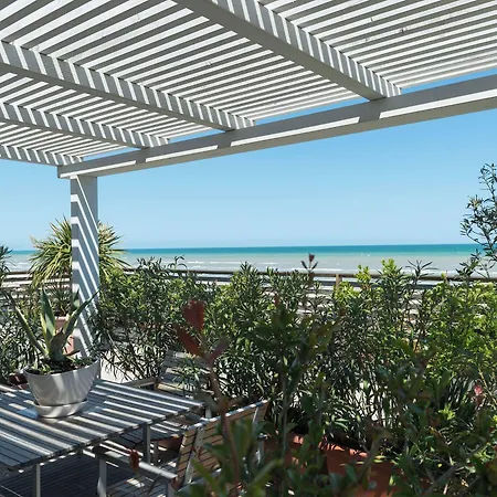 Hotell Kiss Beachfront & Restaurant 3*