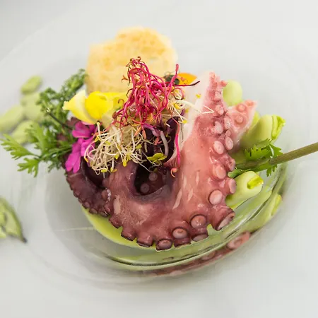 Kiss Beachfront & Restaurant Hotell 3*