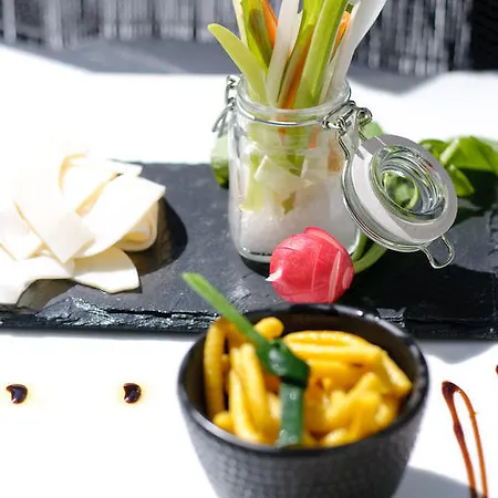 Kiss Beachfront & Restaurant