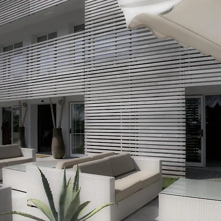 호텔 Kiss Beachfront & Restaurant 3*