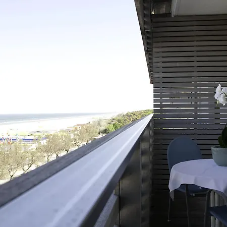 Kiss Beachfront & Restaurant 체르비아