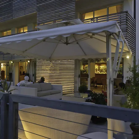 호텔 Kiss Beachfront & Restaurant