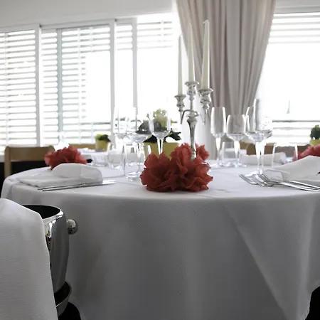 Hotell Kiss Beachfront & Restaurant