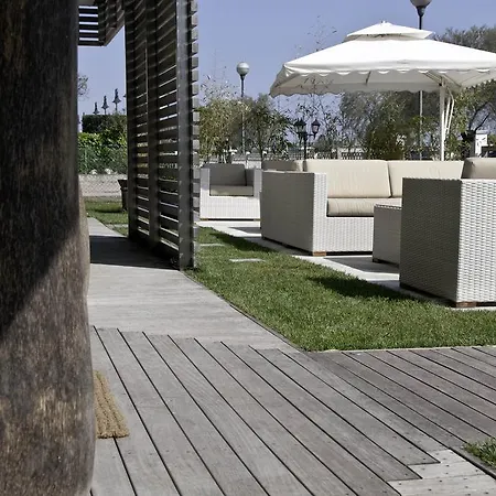 호텔 Kiss Beachfront & Restaurant 체르비아