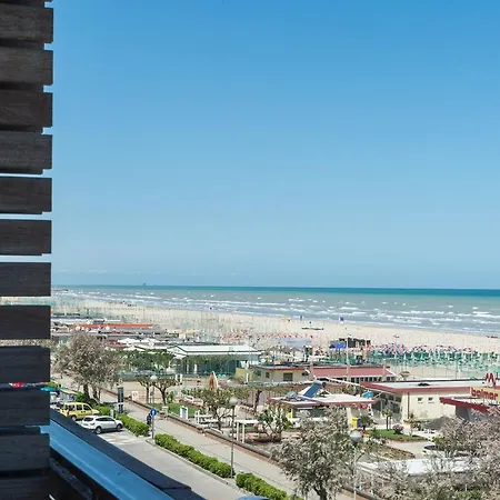 Kiss Beachfront & Restaurant Hotell