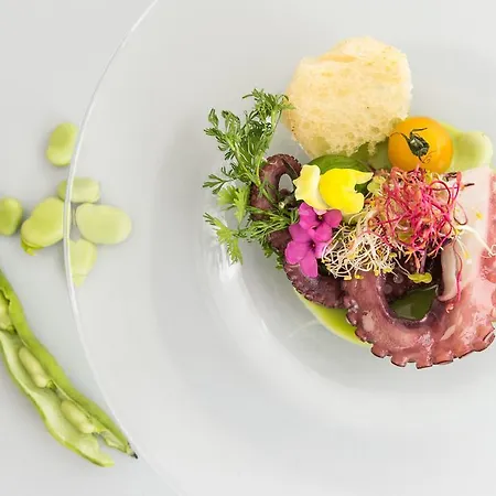 호텔 Kiss Beachfront & Restaurant 3*